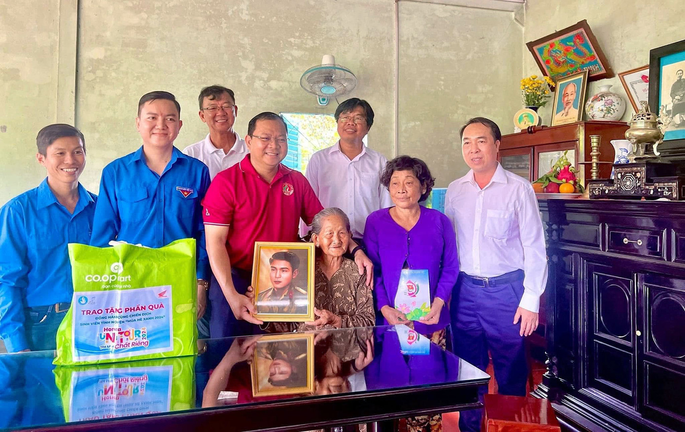 Chiến dịch "Phục hồi di ảnh – Dựng lại dáng hình non sông" của trường ĐH Khoa học Tự nhiên (ĐHQG TP. HCM). Chiến dịch "Phục hồi di ảnh – Dựng lại dáng hình non sông" của trường ĐH Khoa học Tự nhiên (ĐHQG TP. HCM).