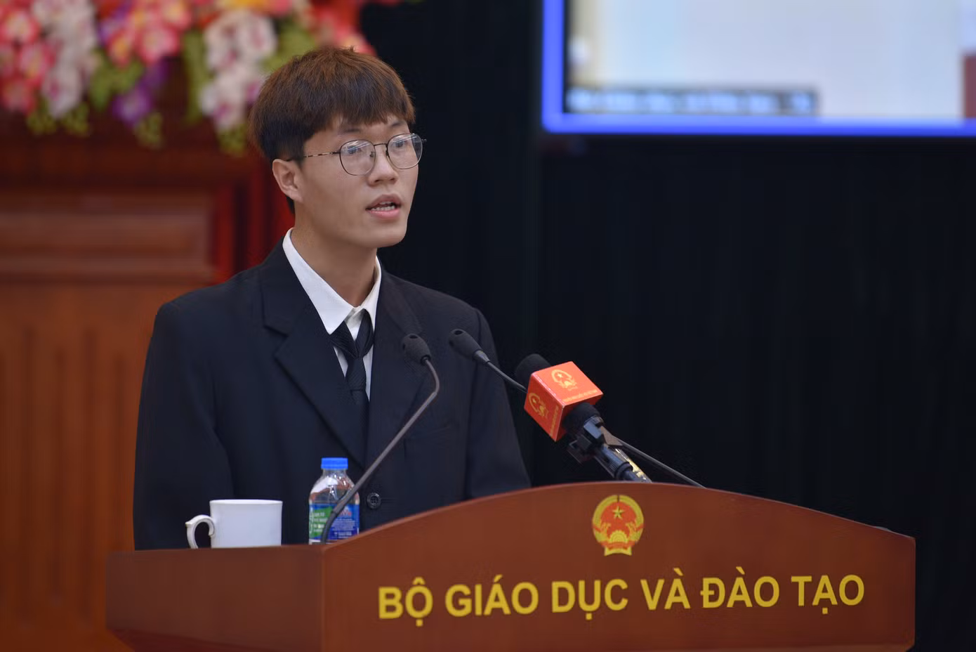 Sinh viên Chu Thành Đạt, trường ĐH Ngoại ngữ (ĐHQG Hà Nội) chia sẻ tại Hội nghị trực tuyến triển khai thực hiện Quyết định số 1895/QĐ-TTg của Thủ tướng Chính phủ ban hành Chương trình “Tăng cường giáo dục lý tưởng cách mạng, đạo đức, lối sống và khơi dậy khát vọng cống hiến cho thanh niên, thiếu niên và nhi đồng, giai đoạn 2021 - 2030”.