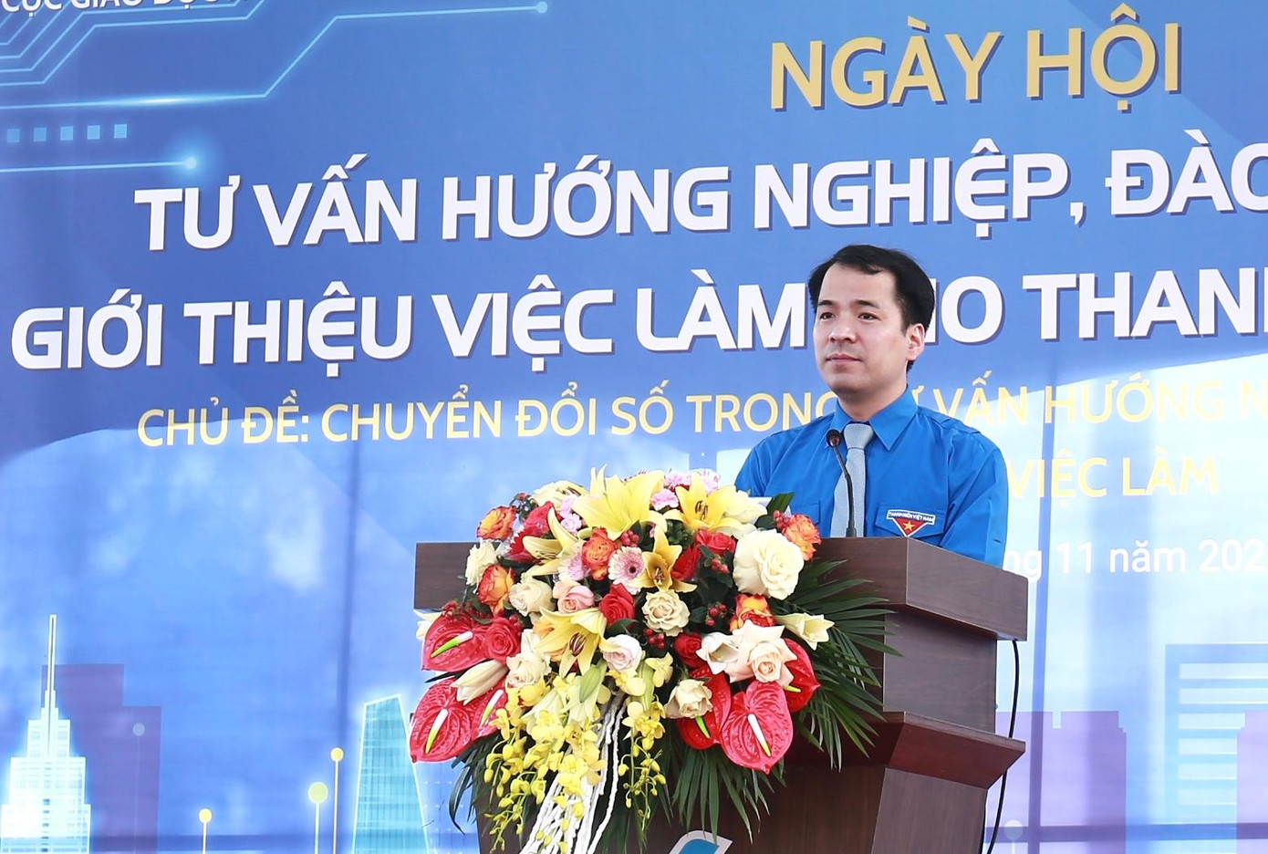 Anh Ngô Văn Cương - Bí thư T.Ư Đoàn phát biểu khai mạc ngày hội. Anh Ngô Văn Cương - Bí thư T.Ư Đoàn phát biểu khai mạc ngày hội.