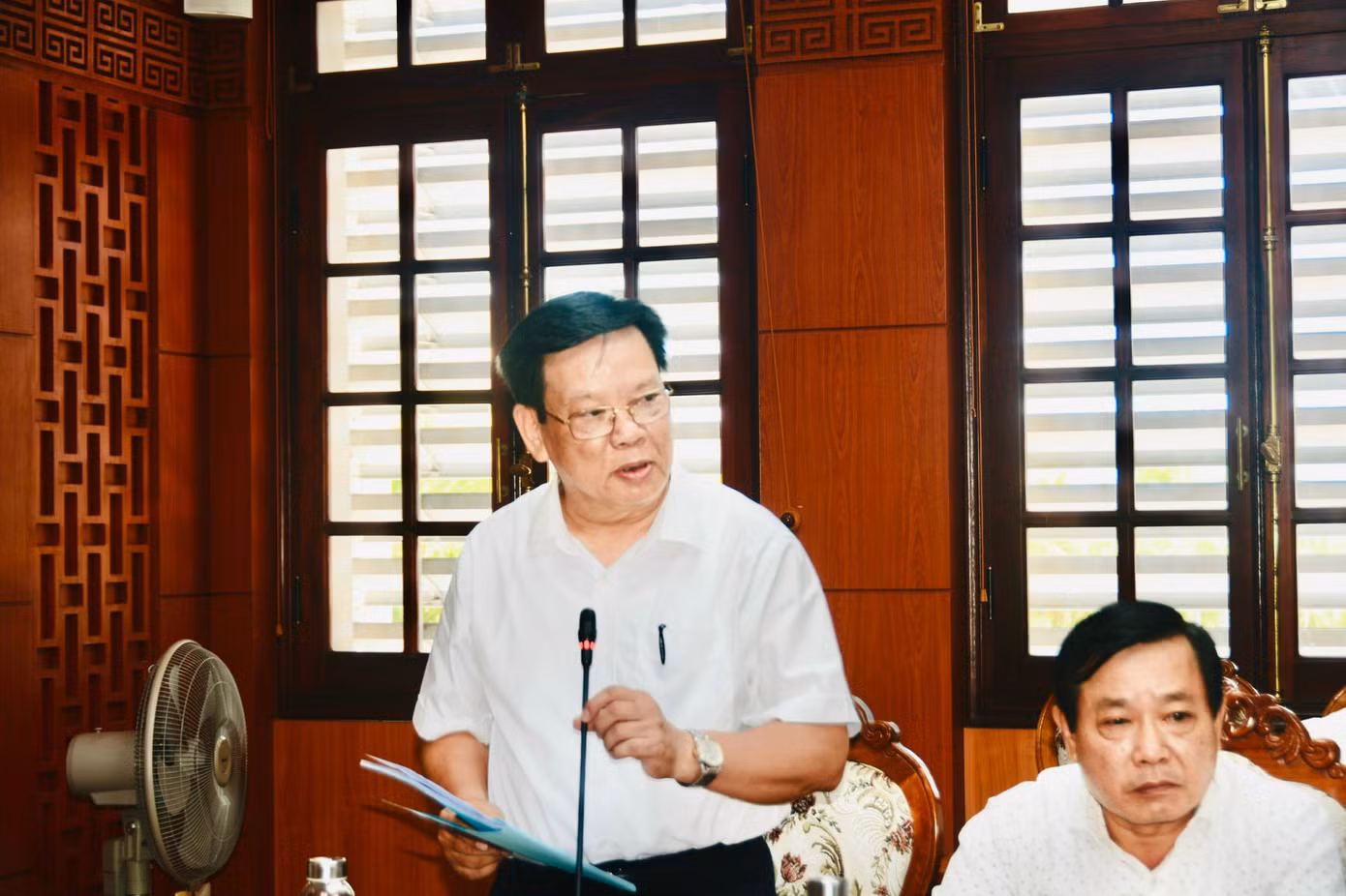 Giám đốc Sở GD - ĐT tỉnh Quảng Nam Thái Viết Tường báo cáo tại buổi làm việc.