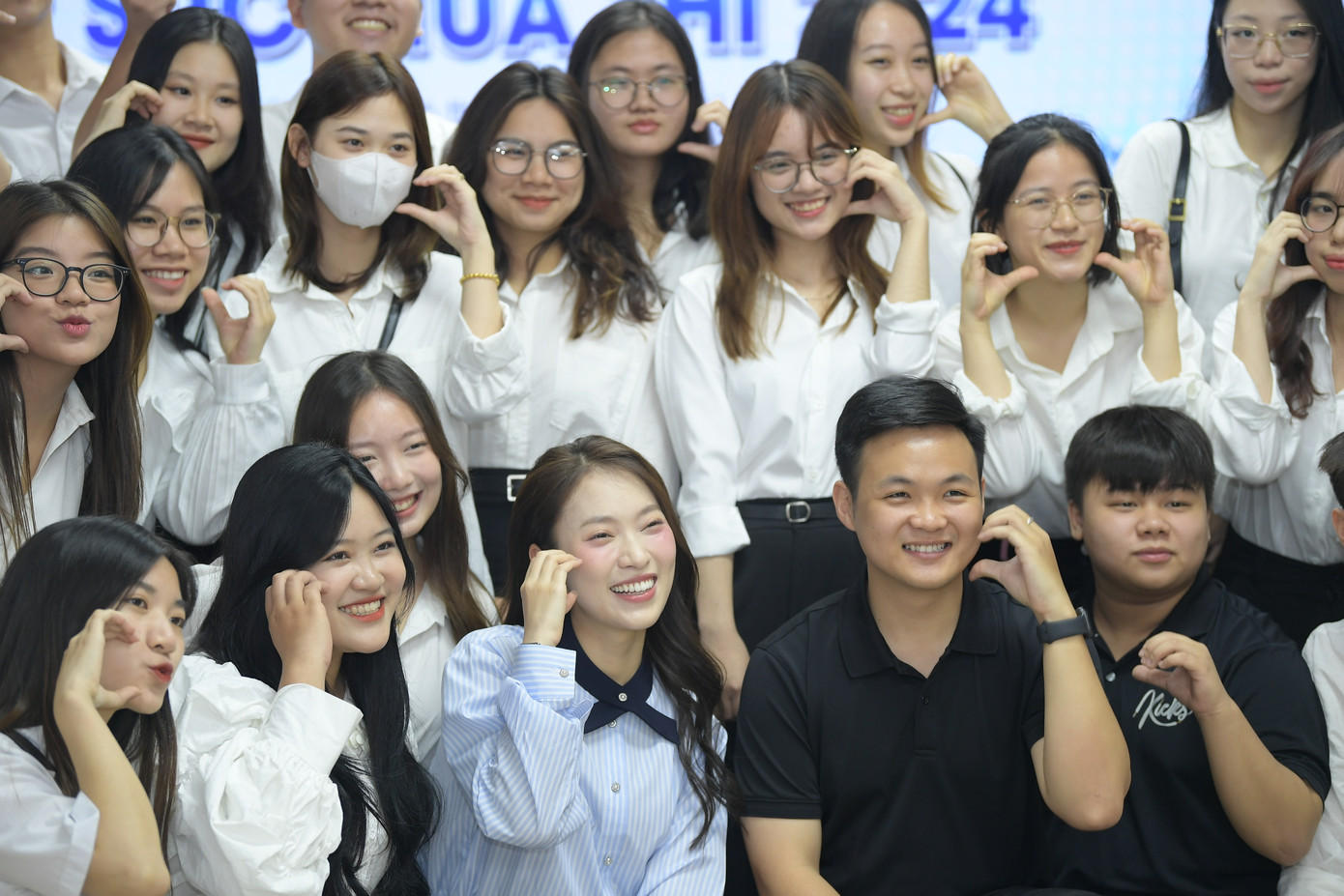 MC Khánh Vy và Hà Việt Hoàng là một trong những Đại sứ của chương trình 'Tiếp sức mùa thi' 2024.