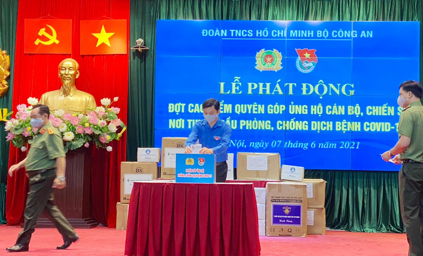 Lãnh đạo T.Ư Hội Sinh viên Việt Nam tham gia ủng hộ cán bộ, chiến sĩ nới tuyến đầu, phòng chống dịch COVID-19.