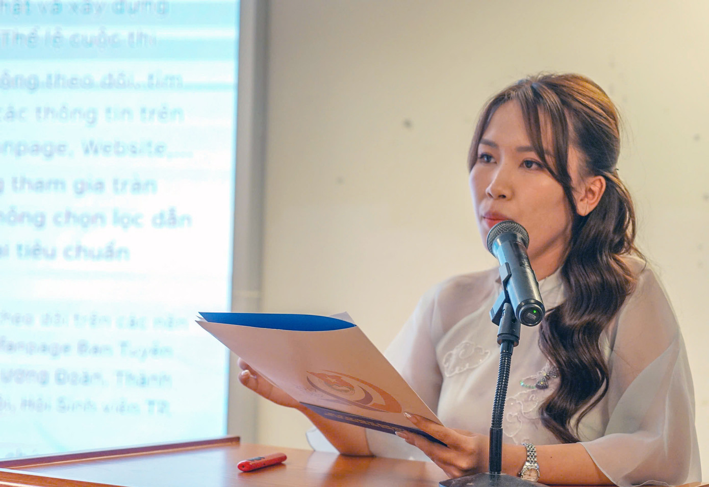 Các đại biểu chia sẻ tại tọa đàm.