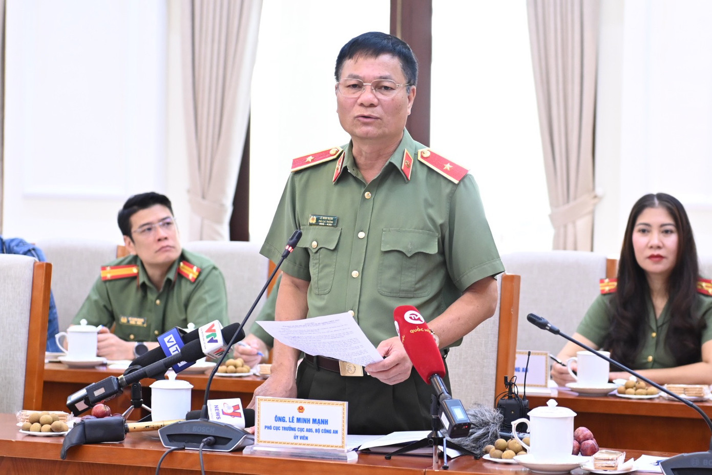 Các đại biểu tham dự Hội nghị tham gia ý kiến. Các đại biểu tham dự Hội nghị tham gia ý kiến.