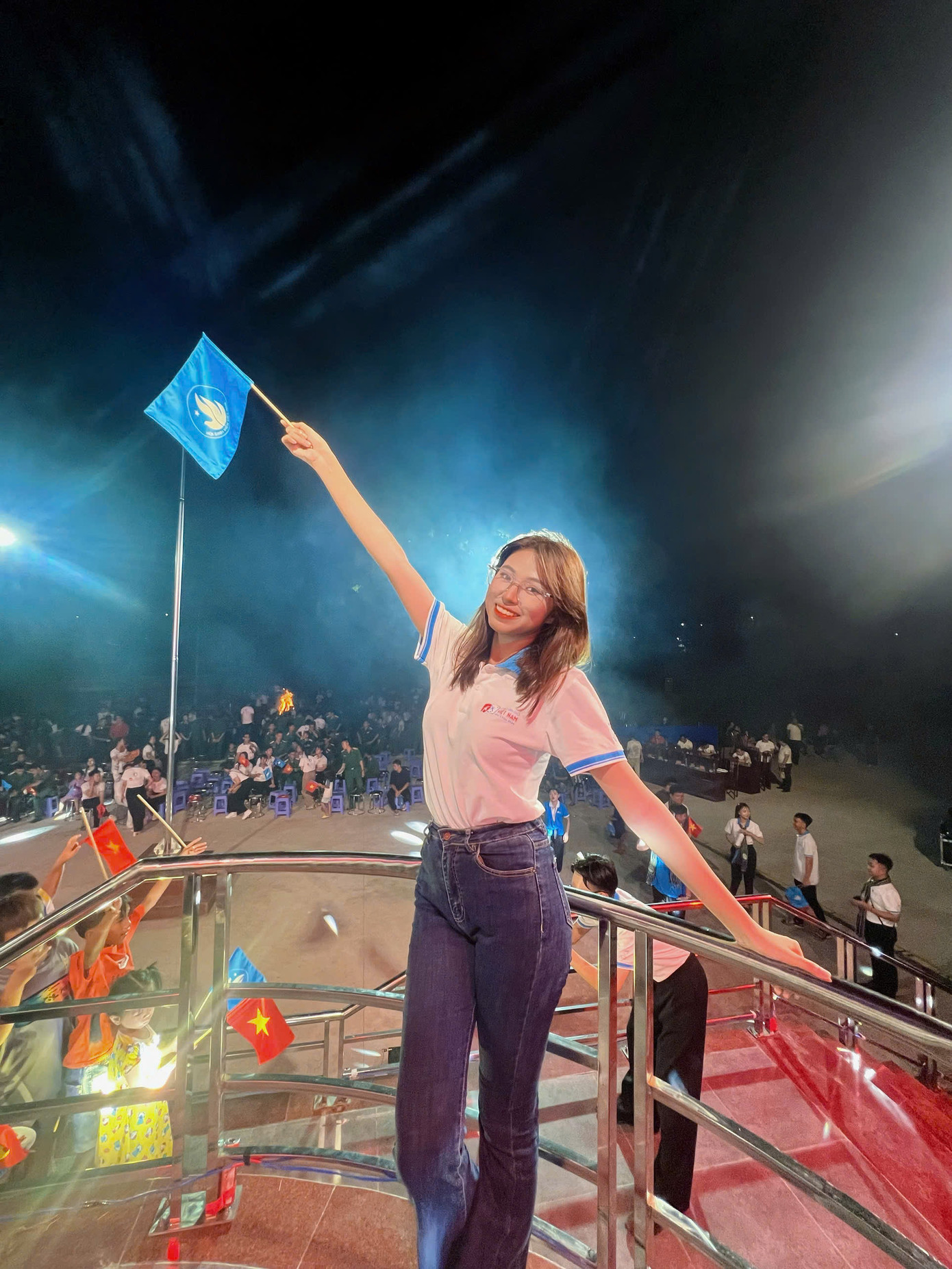 Là Chủ nhiệm CLB ‘Sinh viên 5 tốt’ trường ĐH Bình Dương, Thùy Linh đã và đang tạo ra nhiều chương trình ý nghĩa.