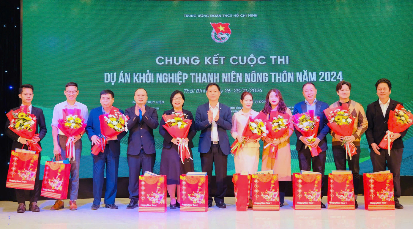Ban Giám khảo tại vòng Chung kết Cuộc thi.