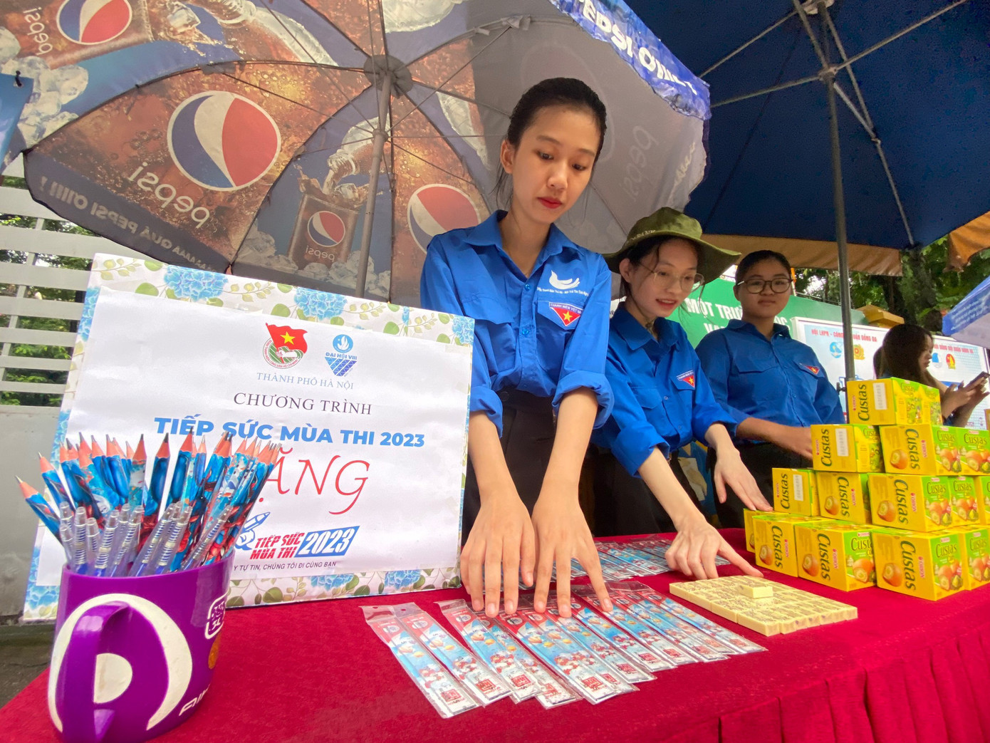 Các hoạt động hỗ trợ thí sinh.