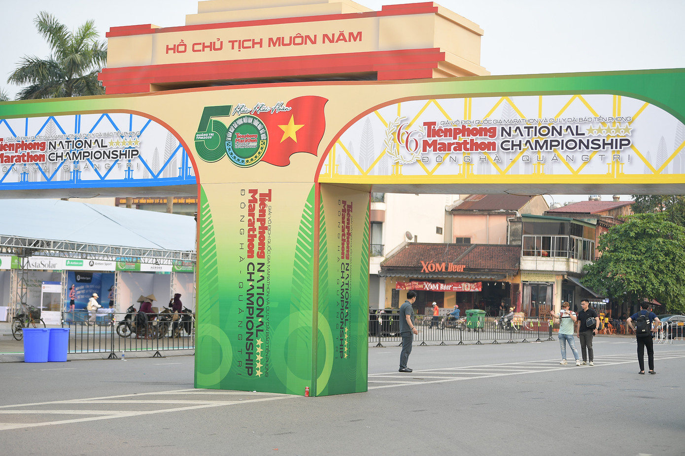 Ban Tổ chức cho biết công tác chuẩn bị đã hoàn tất, sẵn sàng đón hơn 7.000 vận động viên tranh tài ở nhiều cự ly khác nhau. Đặc biệt, áo đấu và mũ tai bèo – biểu tượng của những chiến sĩ giải phóng – được phát cho các vận động viên nhằm mang đến trải nghiệm độc đáo, vừa thể thao, vừa mang tính lịch sử.