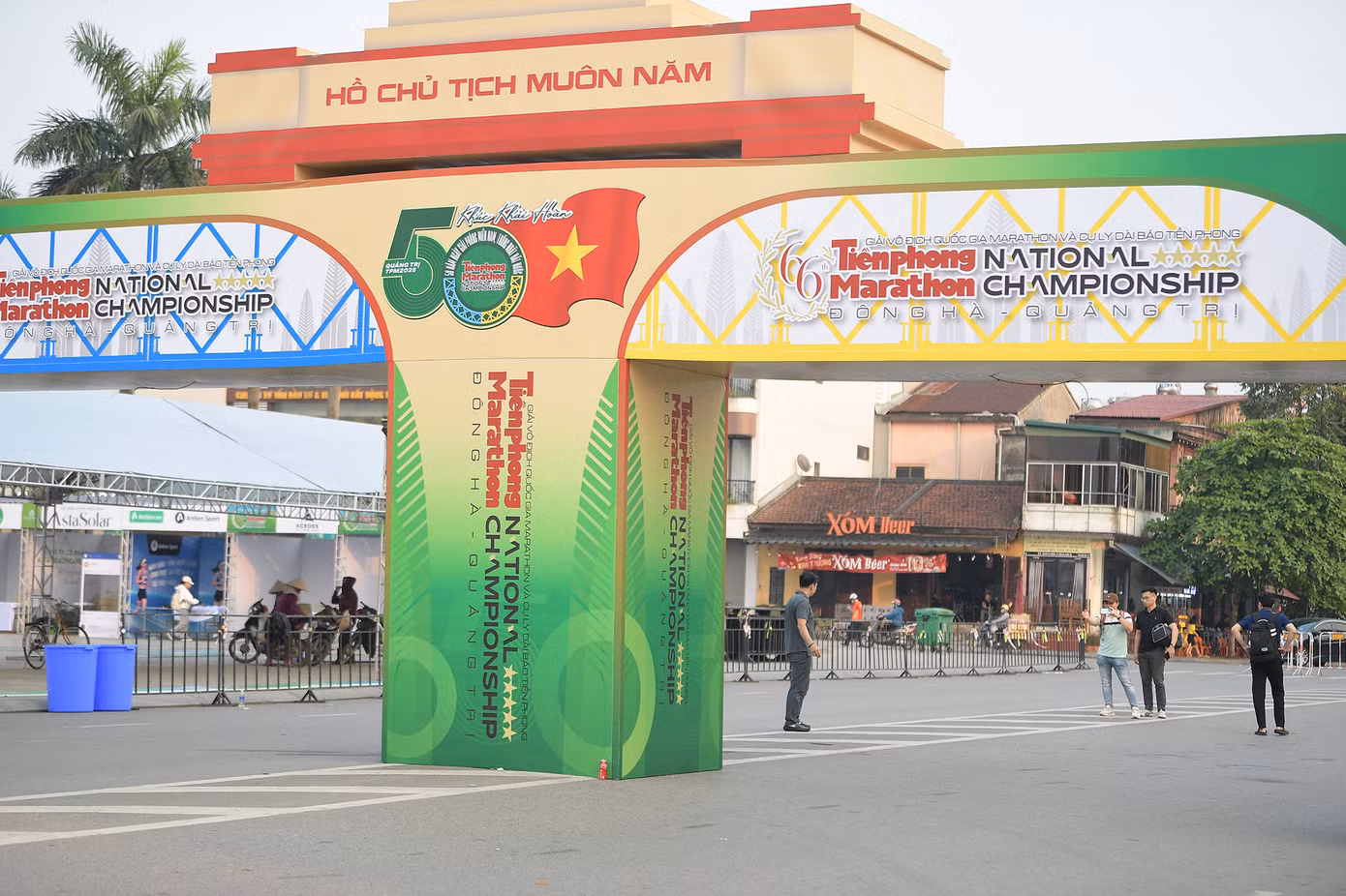 Ban Tổ chức cho biết công tác chuẩn bị đã hoàn tất, sẵn sàng đón hơn 7.000 vận động viên tranh tài ở nhiều cự ly khác nhau. Đặc biệt, áo đấu và mũ tai bèo – biểu tượng của những chiến sĩ giải phóng – được phát cho các vận động viên nhằm mang đến trải nghiệm độc đáo, vừa thể thao, vừa mang tính lịch sử.
