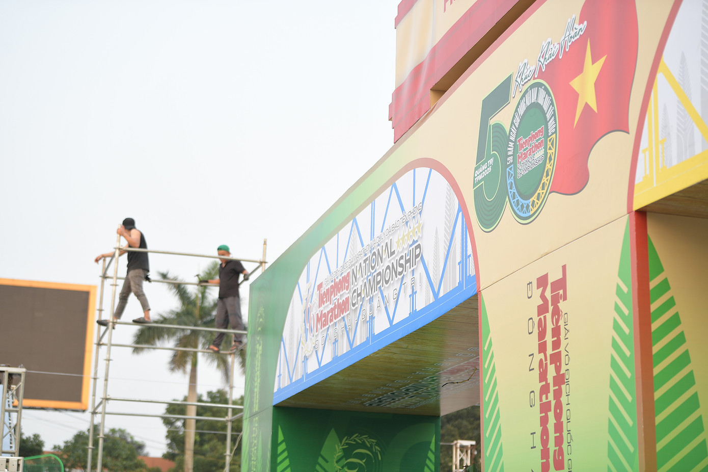 Ban Tổ chức cho biết công tác chuẩn bị đã hoàn tất, sẵn sàng đón hơn 7.000 vận động viên tranh tài ở nhiều cự ly khác nhau. Đặc biệt, áo đấu và mũ tai bèo – biểu tượng của những chiến sĩ giải phóng – được phát cho các vận động viên nhằm mang đến trải nghiệm độc đáo, vừa thể thao, vừa mang tính lịch sử.