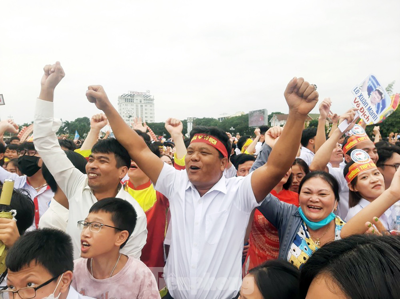 Không khí sôi động tại trường quay và điểm cầu quảng trường Lam Sơn (tỉnh Thanh Hoá). Ảnh: NHƯ Ý - HOÀNG LAM
