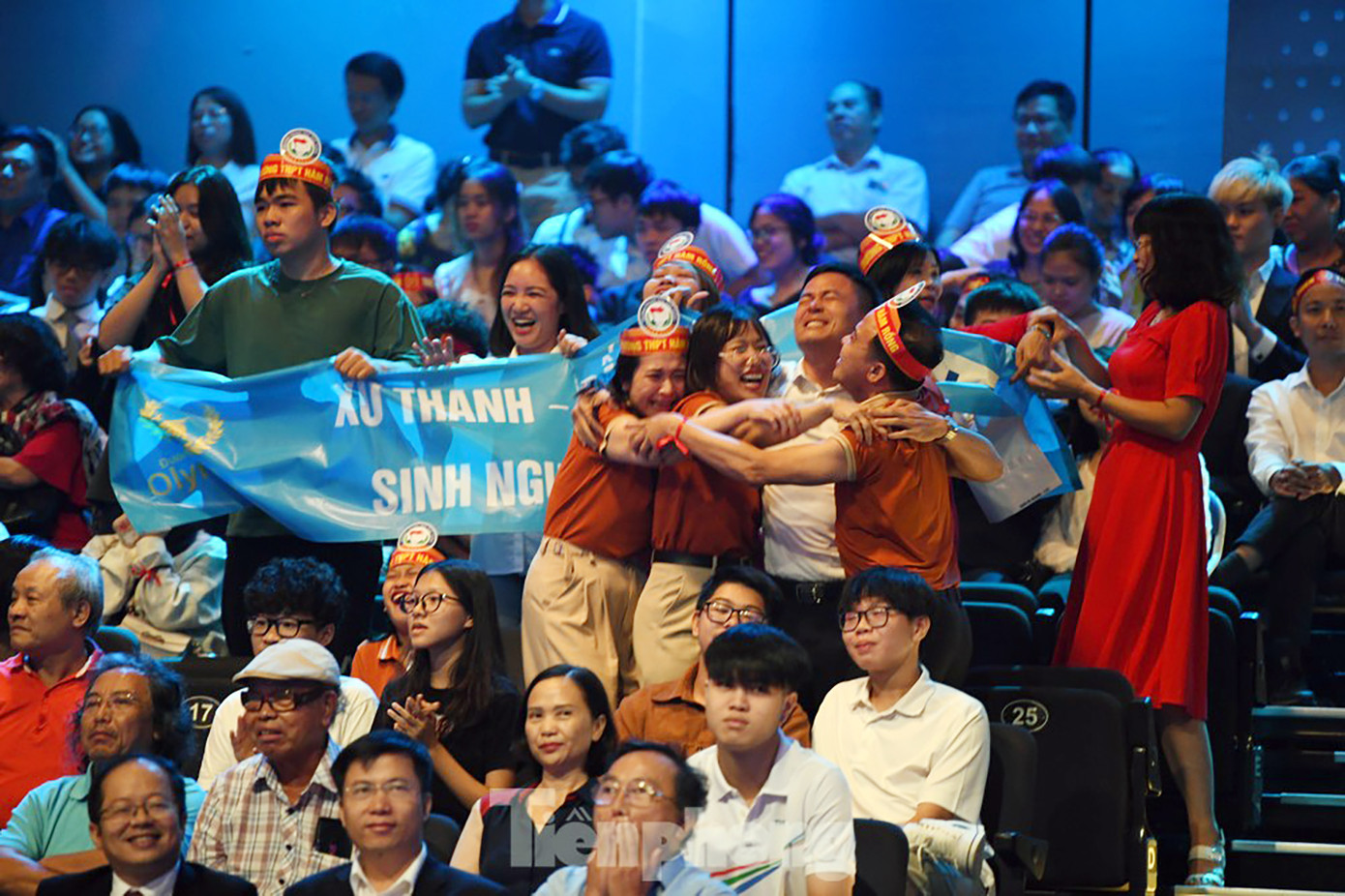 Không khí sôi động tại trường quay và điểm cầu quảng trường Lam Sơn (tỉnh Thanh Hoá). Ảnh: NHƯ Ý - HOÀNG LAM