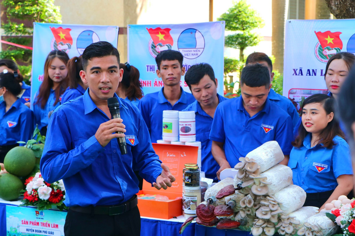 Gương mặt truyền cảm hứng từ mô hình nấm Linh chi KBT tại Đại hội 'Thanh niên tiên tiến làm theo lời Bác' toàn quốc. Gương mặt truyền cảm hứng từ mô hình nấm Linh chi KBT tại Đại hội 'Thanh niên tiên tiến làm theo lời Bác' toàn quốc.