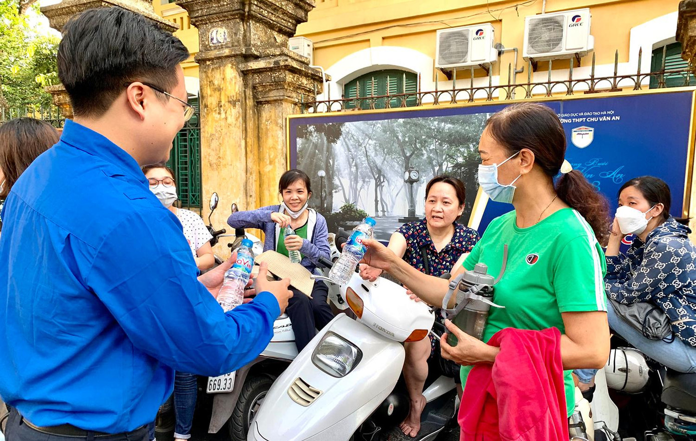 Những món quà dành cho phụ huynh và người nhà thí sinh. Những món quà dành cho phụ huynh và người nhà thí sinh.