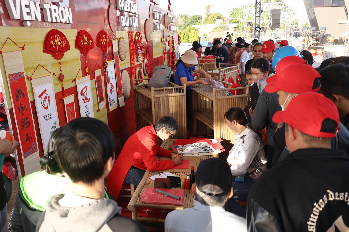 Chương trình cộng đồng '63 gắn kết - 1 Tết sum vầy', nhằm tôn vinh giá trị Tết cổ truyền dân tộc, lan tỏa tinh thần đoàn kết và sẻ chia.