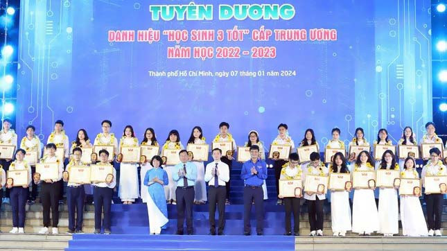 Hàng trăm danh hiệu 'Học sinh 3 tốt' cấp T.Ư được trao.