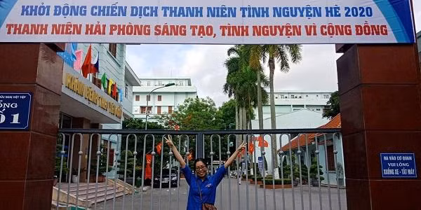 Thanh Thảo là sinh viên tích cực tham gia hiến máu nhân đạo, cô nàng đã 14 lần hiến máu trong màu áo xanh tình nguyện.
