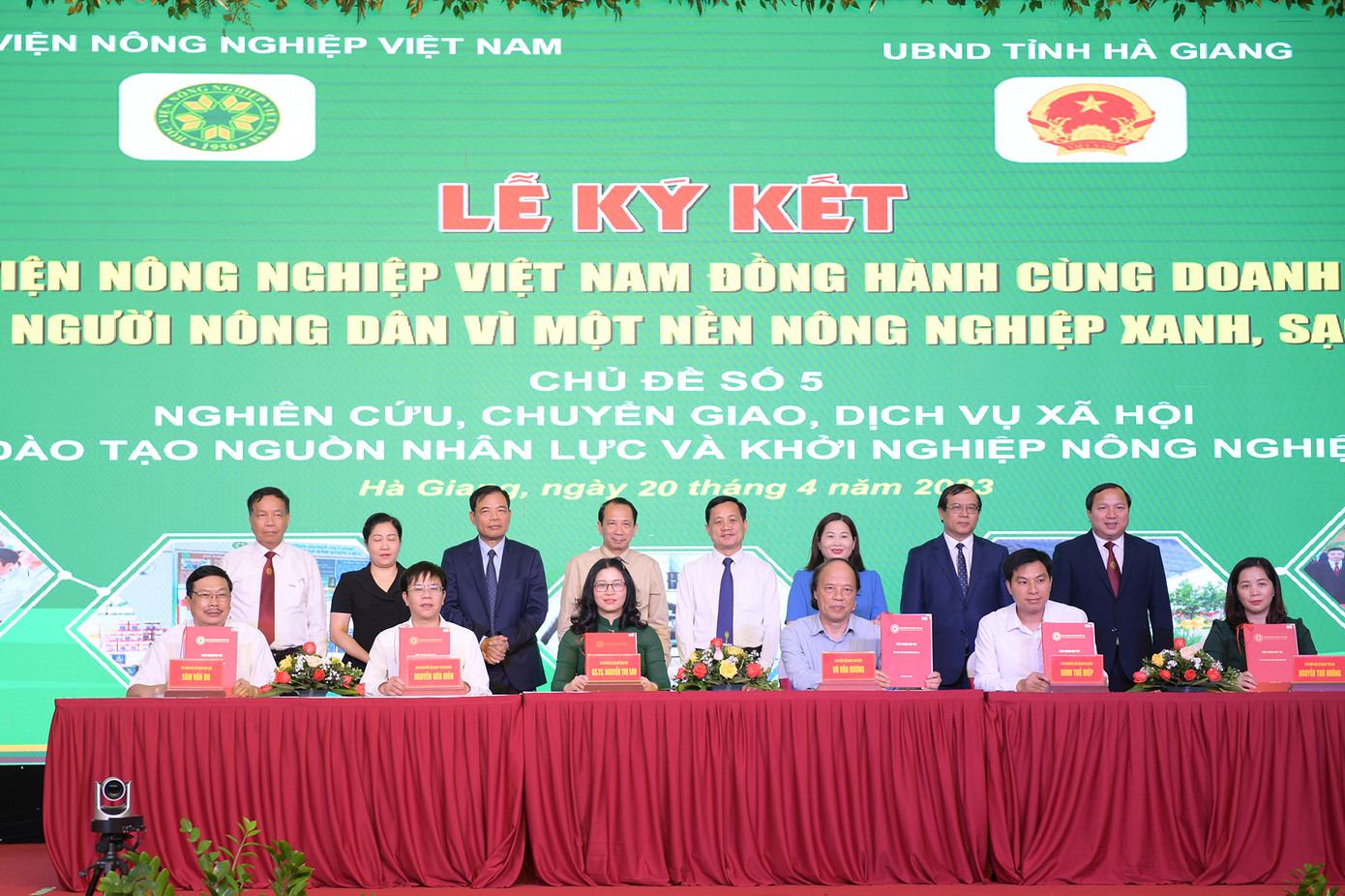 Học viện Nông nghiệp Việt Nam cùng đại diện các sở, ngành của 5 tỉnh Cao Bằng, Tuyên Quang, Hà Giang, Bắc Kạn, Yên Bái ký cam kết đồng hành trong đào tạo nguồn nhân lực.
