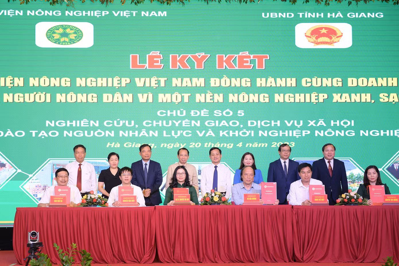 Học viện Nông nghiệp Việt Nam cùng đại diện các sở, ngành của 5 tỉnh Cao Bằng, Tuyên Quang, Hà Giang, Bắc Kạn, Yên Bái ký cam kết đồng hành trong đào tạo nguồn nhân lực.