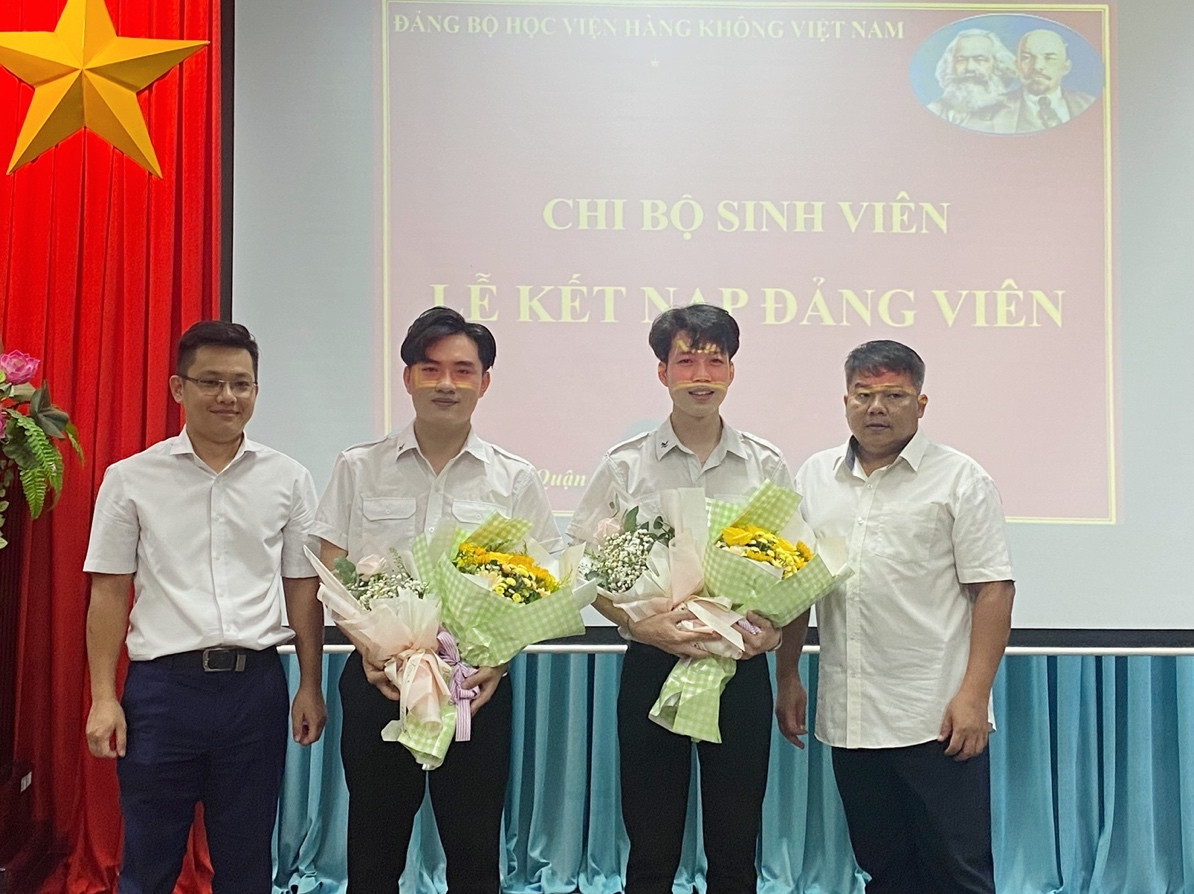 Thắng là một trong những Đảng viên trẻ được kết nạp trên giảng đường đại học.