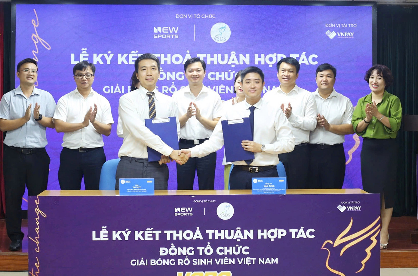 Lễ Ký kết thỏa thuận hợp tác đồng tổ chức Giải Bóng rổ Sinh viên Việt Nam giữa Trung tâm Hỗ trợ và Phát Triển Sinh Viên Việt Nam và New Sports với sự tham gia của anh Nguyễn Minh Triết - Bí thư T.Ư Đoàn, Chủ tịch T.Ư Hội Sinh viên Việt Nam. Lễ Ký kết thỏa thuận hợp tác đồng tổ chức Giải Bóng rổ Sinh viên Việt Nam giữa Trung tâm Hỗ trợ và Phát Triển Sinh Viên Việt Nam và New Sports với sự tham gia của anh Nguyễn Minh Triết - Bí thư T.Ư Đoàn, Chủ tịch T.Ư Hội Sinh viên Việt Nam.