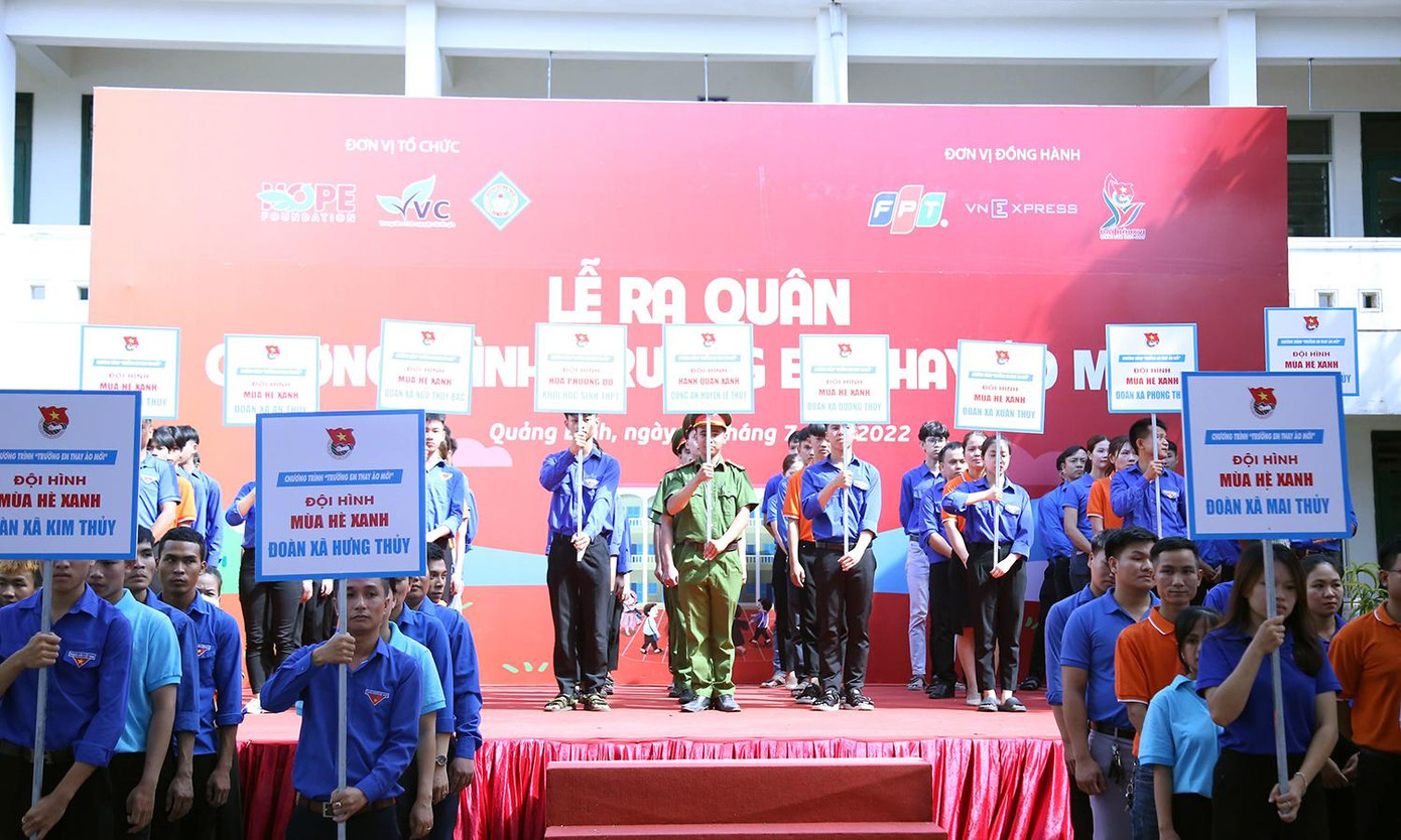 Lễ ra quân chương trình “Trường em thay áo mới".