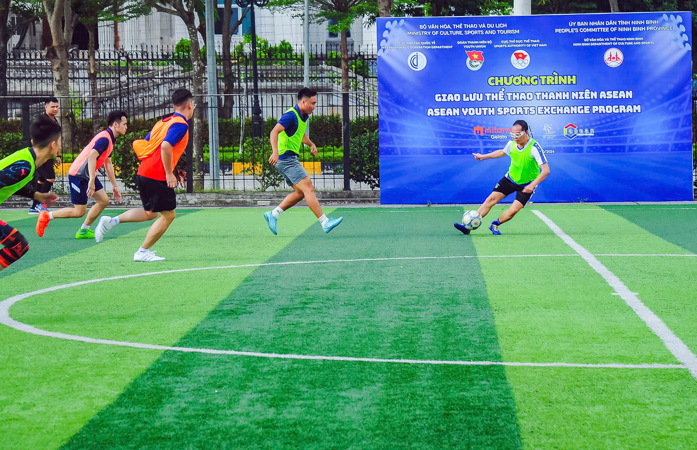 Bên cạnh các hoạt động giao lưu văn hoá, hoạt động thể thao, du lịch trải nghiệm cũng được tổ chức. Bên cạnh các hoạt động giao lưu văn hoá, hoạt động thể thao, du lịch trải nghiệm cũng được tổ chức.