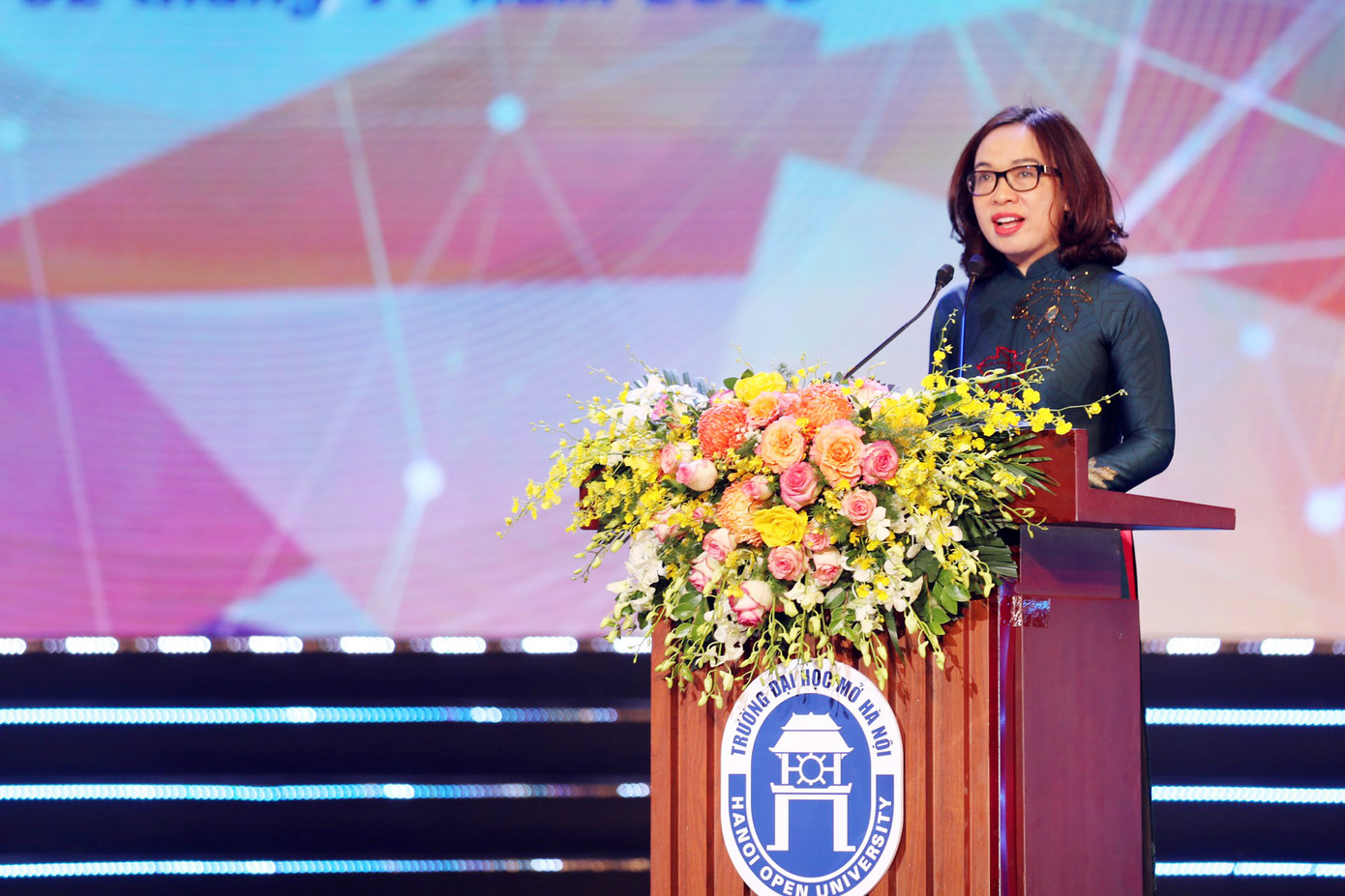 PGS. TS Nguyễn Thị Nhung - Hiệu trưởng trường ĐH Mở Hà Nội đọc diễn văn tại Lễ kỷ niệm 30 năm ngày thành lập trường. PGS. TS Nguyễn Thị Nhung - Hiệu trưởng trường ĐH Mở Hà Nội đọc diễn văn tại Lễ kỷ niệm 30 năm ngày thành lập trường.