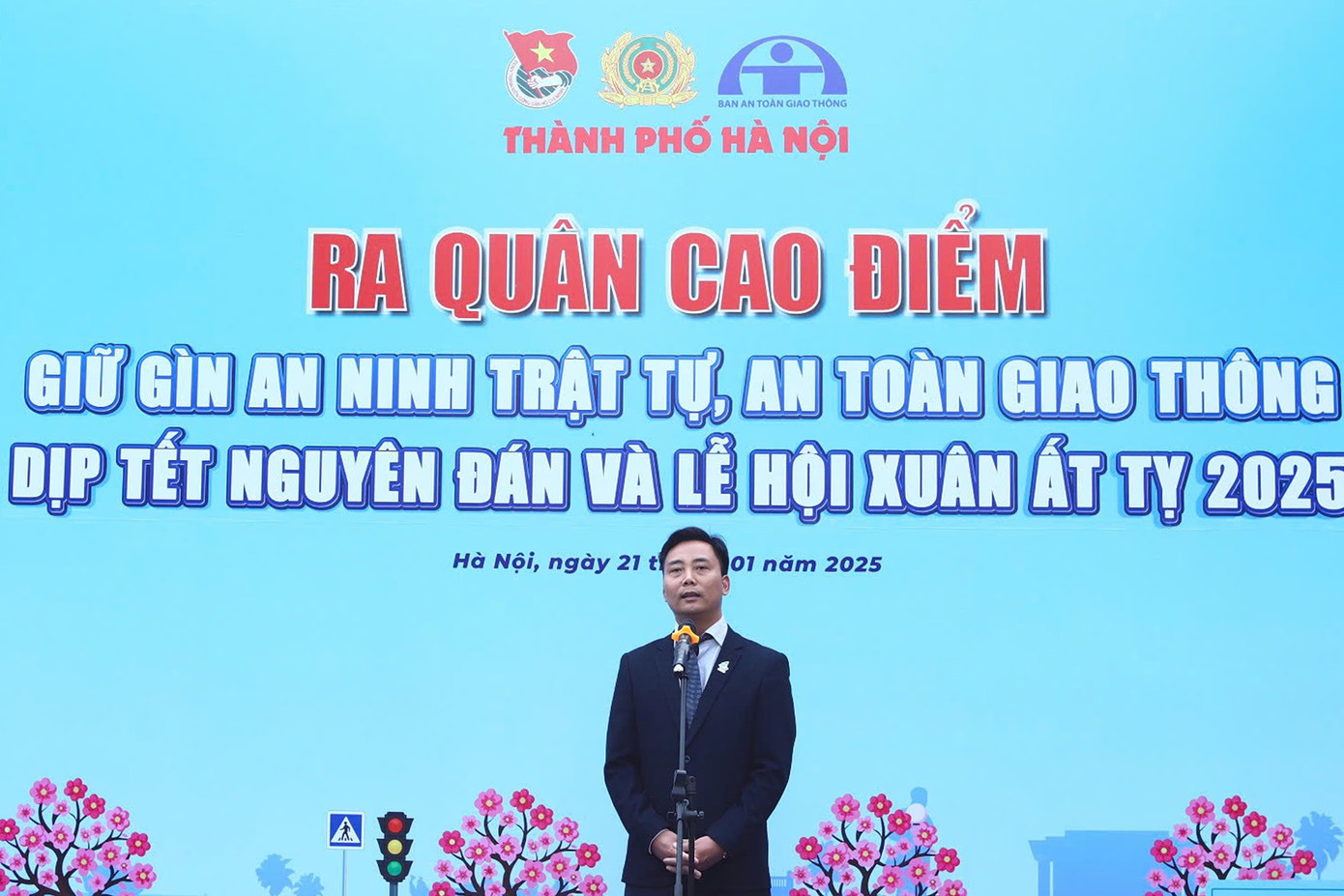 Anh Nguyễn Đức Tiến - Phó Bí thư thường trực Thành Đoàn Hà Nội, Chủ tịch Hội LHTN TP. Hà Nội phát biểu tại chương trình.