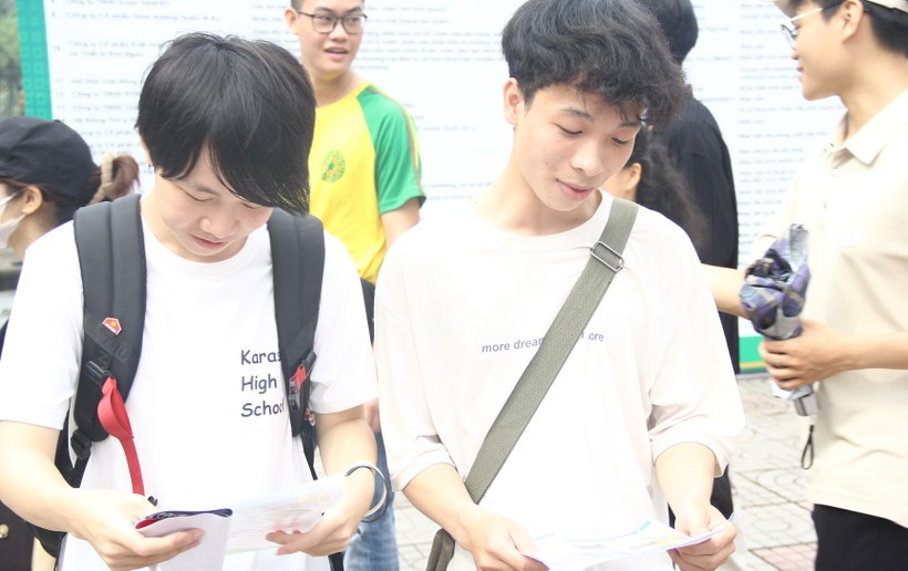 Sinh viên Học viện Nông nghiệp Việt Nam tìm kiếm việc làm.