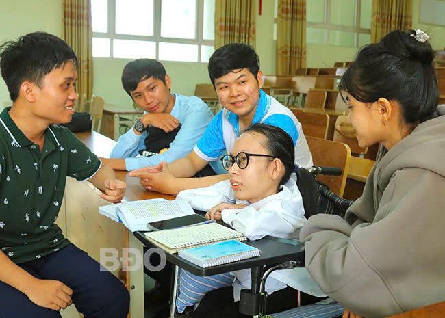 Thảo Nguyên và các bạn cùng lớp. Thảo Nguyên và các bạn cùng lớp.