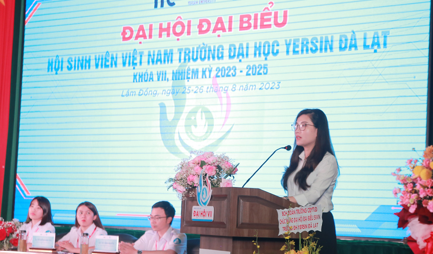 Chị Hồ Hồng Nguyên - Trưởng Ban Thanh niên trường học T.Ư Đoàn, Phó Chủ tịch thường trực T.Ư Hội Sinh viên Việt Nam phát biểu chỉ đạo Đại hội. Chị Hồ Hồng Nguyên - Trưởng Ban Thanh niên trường học T.Ư Đoàn, Phó Chủ tịch thường trực T.Ư Hội Sinh viên Việt Nam phát biểu chỉ đạo Đại hội.