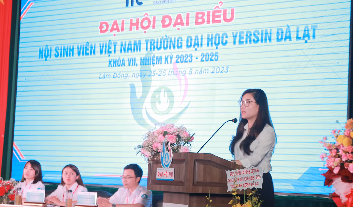 Chị Hồ Hồng Nguyên - Trưởng Ban Thanh niên trường học T.Ư Đoàn, Phó Chủ tịch thường trực T.Ư Hội Sinh viên Việt Nam phát biểu chỉ đạo Đại hội. Chị Hồ Hồng Nguyên - Trưởng Ban Thanh niên trường học T.Ư Đoàn, Phó Chủ tịch thường trực T.Ư Hội Sinh viên Việt Nam phát biểu chỉ đạo Đại hội.