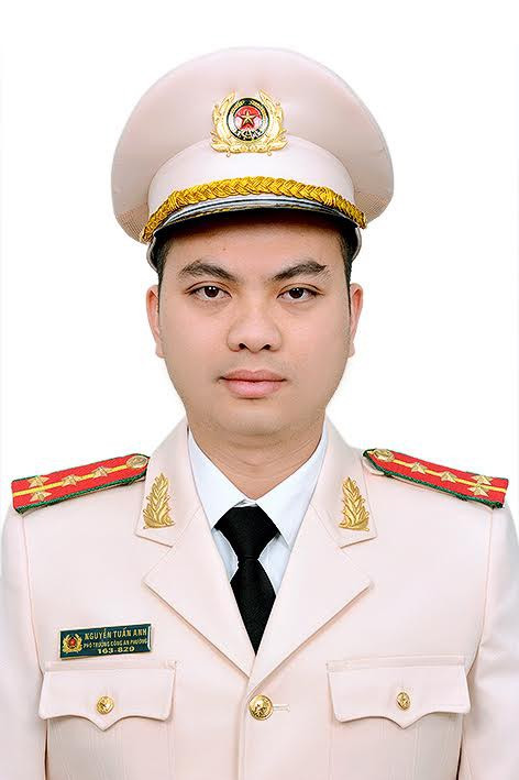 Đại úy Nguyễn Tuấn Anh - Phó Trưởng Công an phường Hàng Mã, Công an quận Hoàn Kiếm.