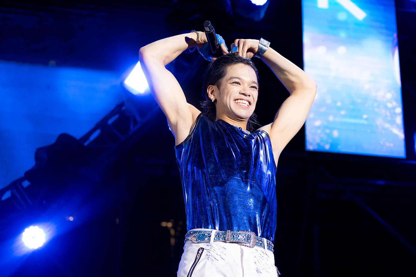 Sân khấu COLORSTORM bùng nổ với những phần trình diễn đầy năng lượng của nam nghệ sĩ (S)TRONG Trọng Hiếu.