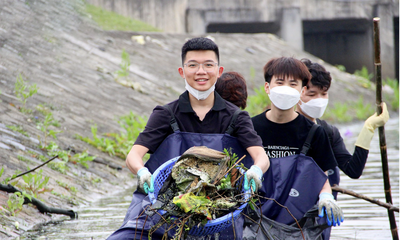Trong Tháng Thanh niên, tuổi trẻ toàn tỉnh đã xoá gần 150 điểm đen rác thải để cải tạo diện mạo nhiều vùng quê. Trong Tháng Thanh niên, tuổi trẻ toàn tỉnh đã xoá gần 150 điểm đen rác thải để cải tạo diện mạo nhiều vùng quê.