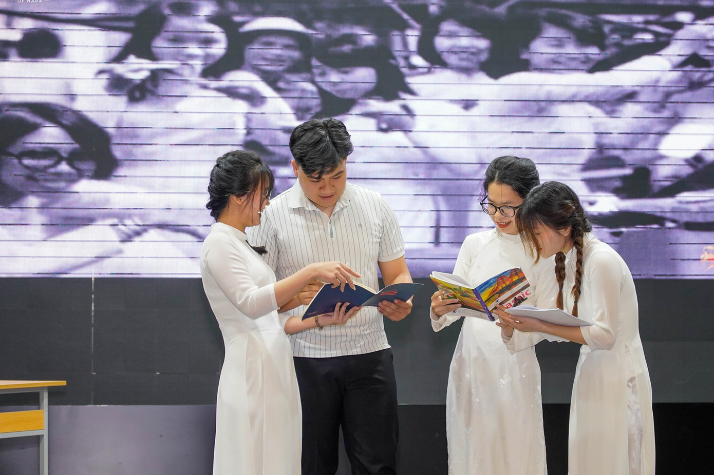 Các phần thi tại chương trình.