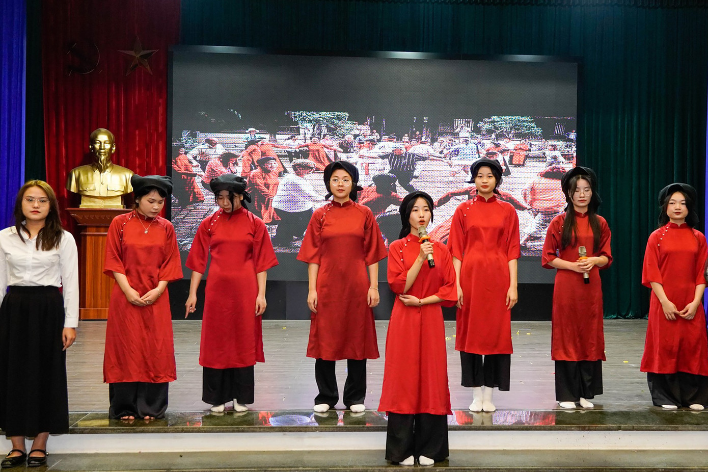 Các phần thi tại chương trình.