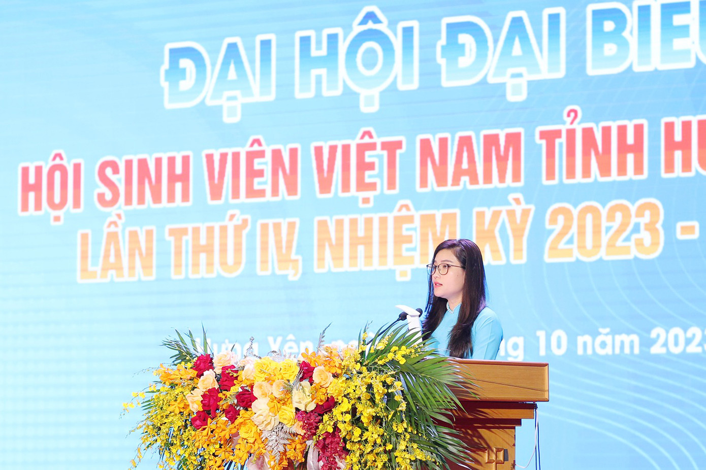 Chị Hồ Hồng Nguyên - Trưởng Ban Thanh niên Trường học T.Ư Đoàn, Phó Chủ tịch thường trực T.Ư Hội Sinh viên Việt Nam, phát biểu chỉ đạo Đại hội. Chị Hồ Hồng Nguyên - Trưởng Ban Thanh niên Trường học T.Ư Đoàn, Phó Chủ tịch thường trực T.Ư Hội Sinh viên Việt Nam, phát biểu chỉ đạo Đại hội.