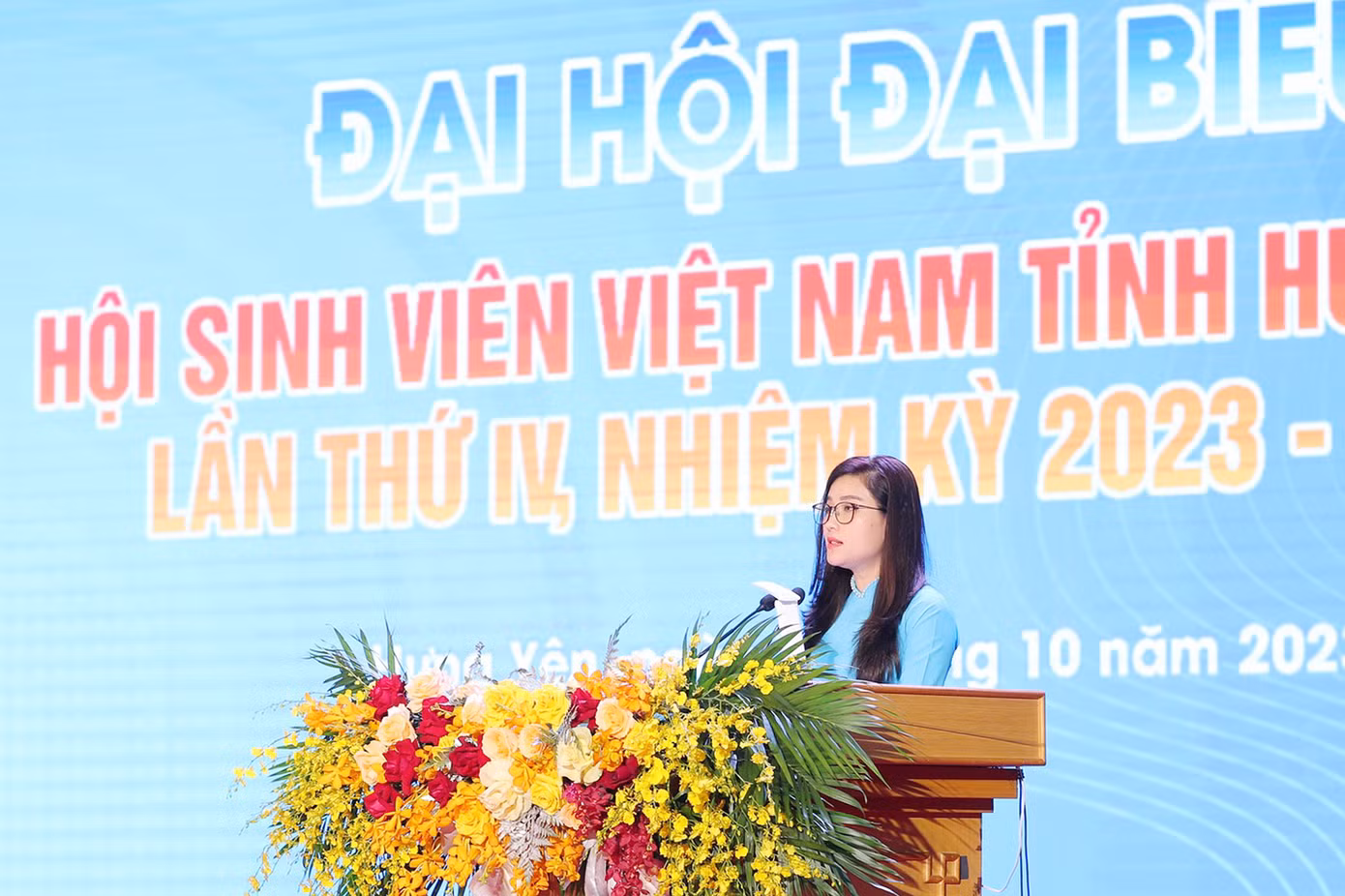 Chị Hồ Hồng Nguyên - Trưởng Ban Thanh niên Trường học T.Ư Đoàn, Phó Chủ tịch thường trực T.Ư Hội Sinh viên Việt Nam, phát biểu chỉ đạo Đại hội.