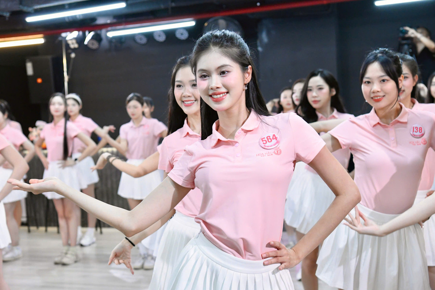 Top 41 thí sinh xuất sắc nhất đang miệt mài tập luyện, chuẩn bị cho đêm Chung khảo toàn quốc, diễn ra vào trung tuần tháng Tư, tại Hà Nội. Top 41 thí sinh xuất sắc nhất đang miệt mài tập luyện, chuẩn bị cho đêm Chung khảo toàn quốc, diễn ra vào trung tuần tháng Tư, tại Hà Nội.