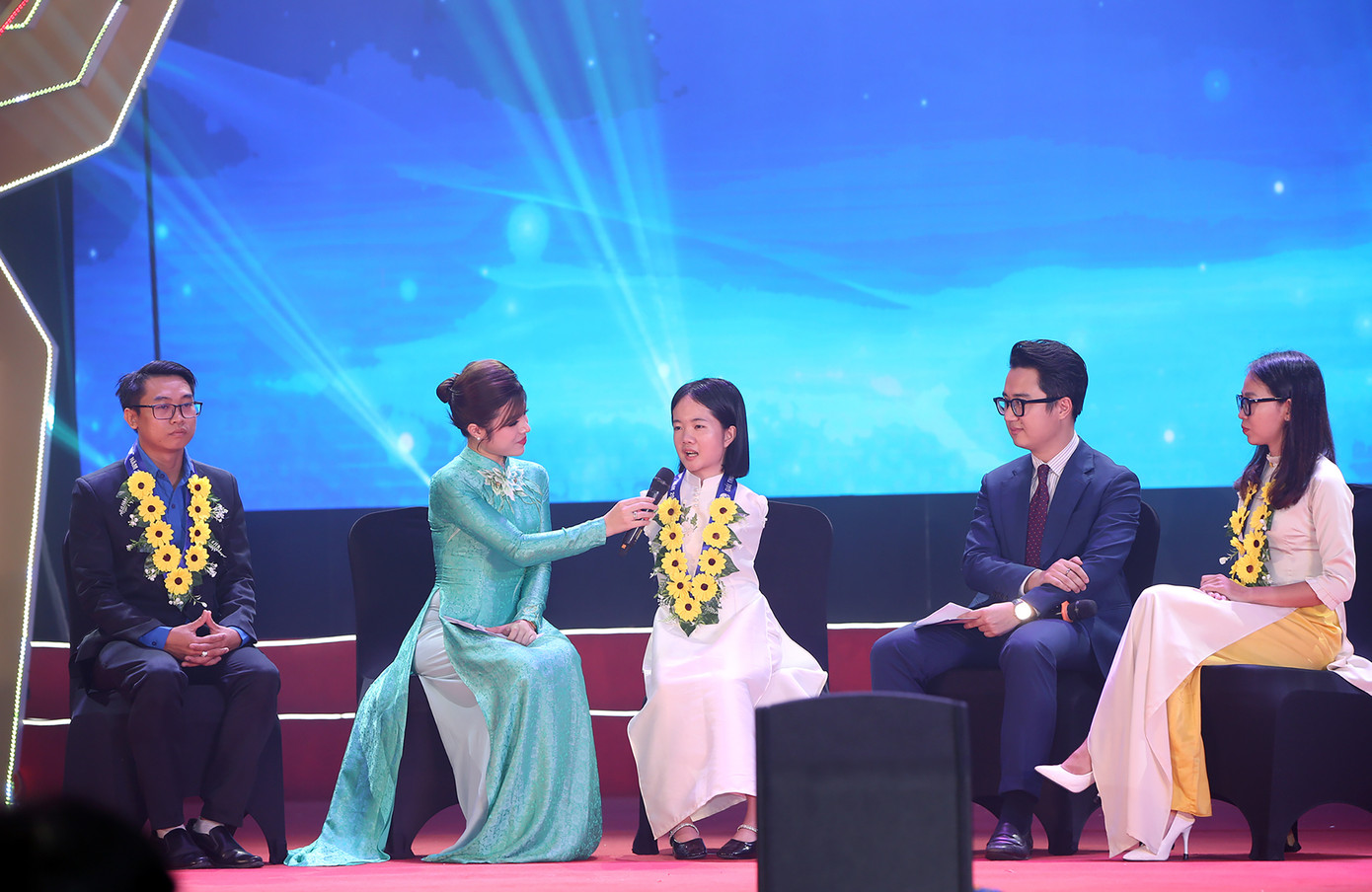 Gương "Thanh niên sống đẹp" chia sẻ tại chương trình. Gương "Thanh niên sống đẹp" chia sẻ tại chương trình.