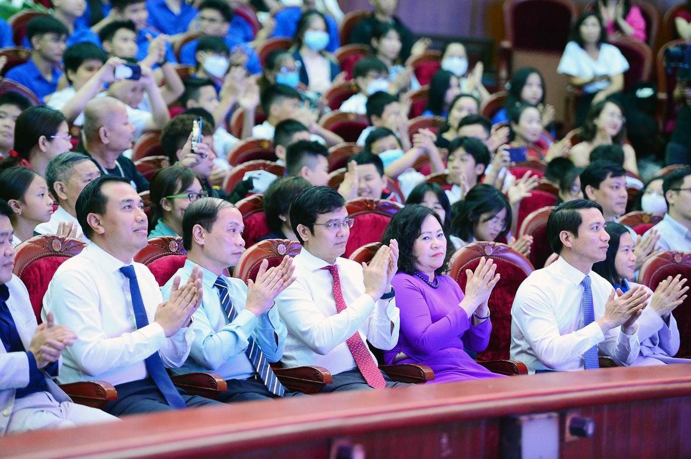 Các đại biểu tham dự chương trình. Ảnh: Dương Triều