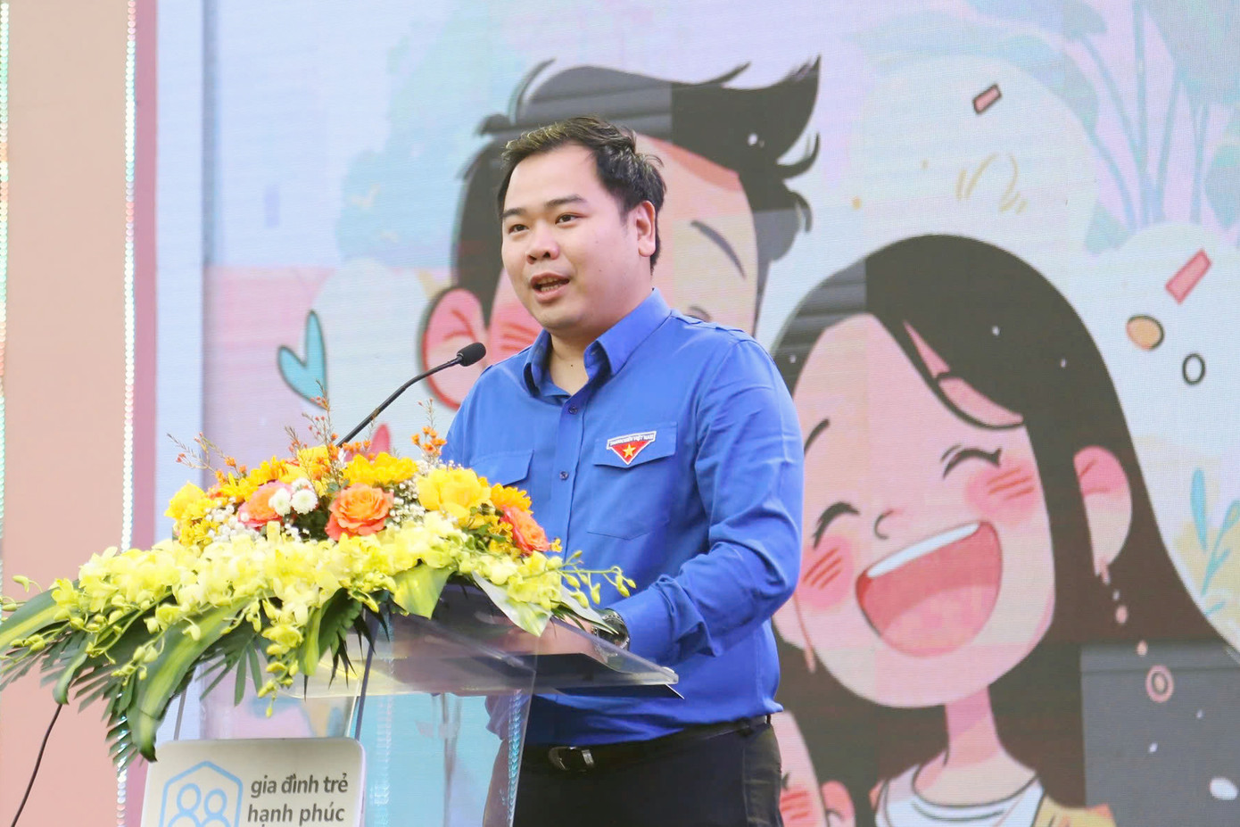 Anh Nguyễn Xuân Hiếu - Phó Chủ tịch T.Ư Hội LHTN Việt Nam phát biểu khai mạc chương trình,