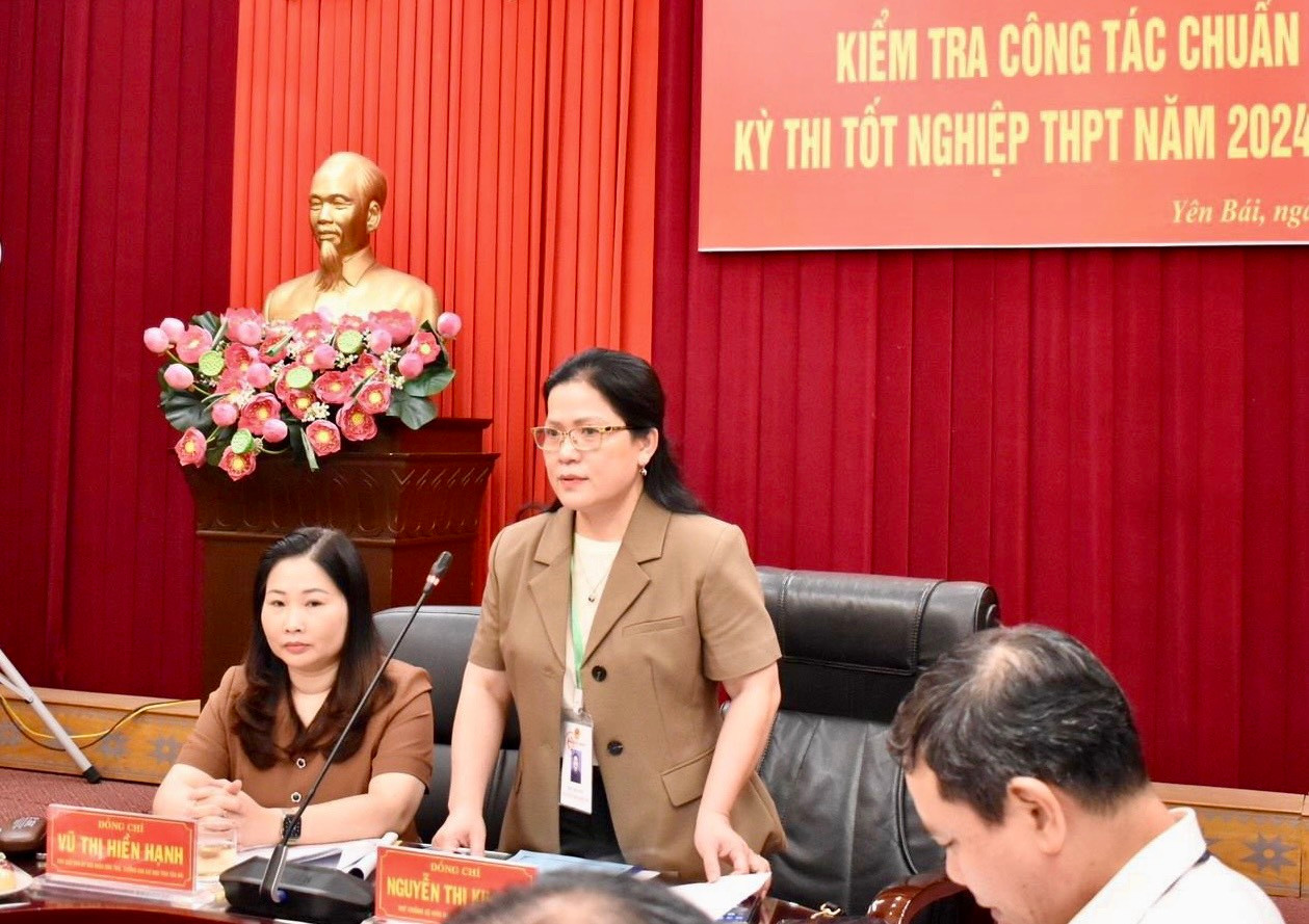 Thứ trưởng Nguyễn Thị Kim Chi phát biểu tại buổi làm việc với Ban Chỉ đạo thi tỉnh Yên Bái.