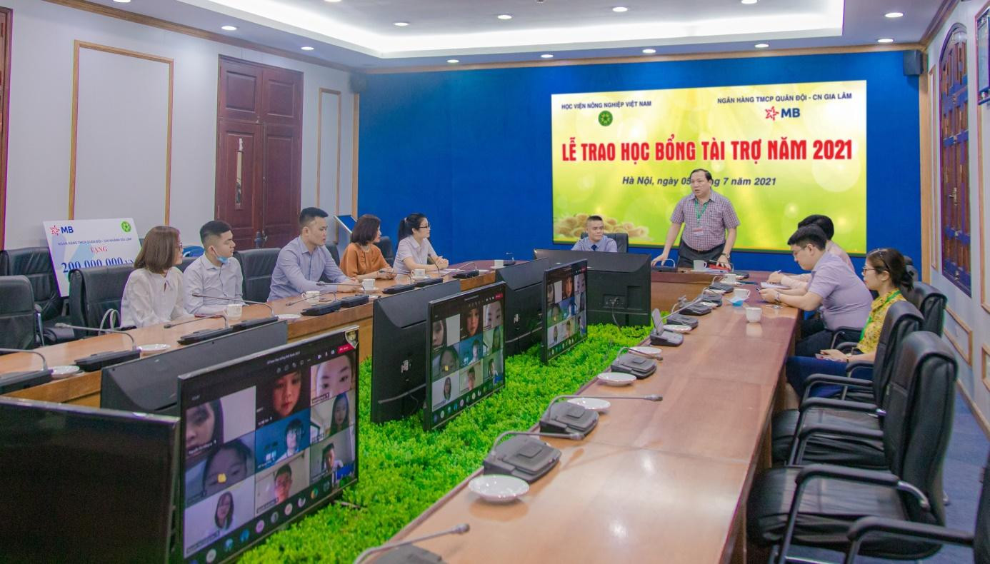 TS Vũ Ngọc Huyên - Phó Giám đốc Học viện phát biểu tại buổi lễ.