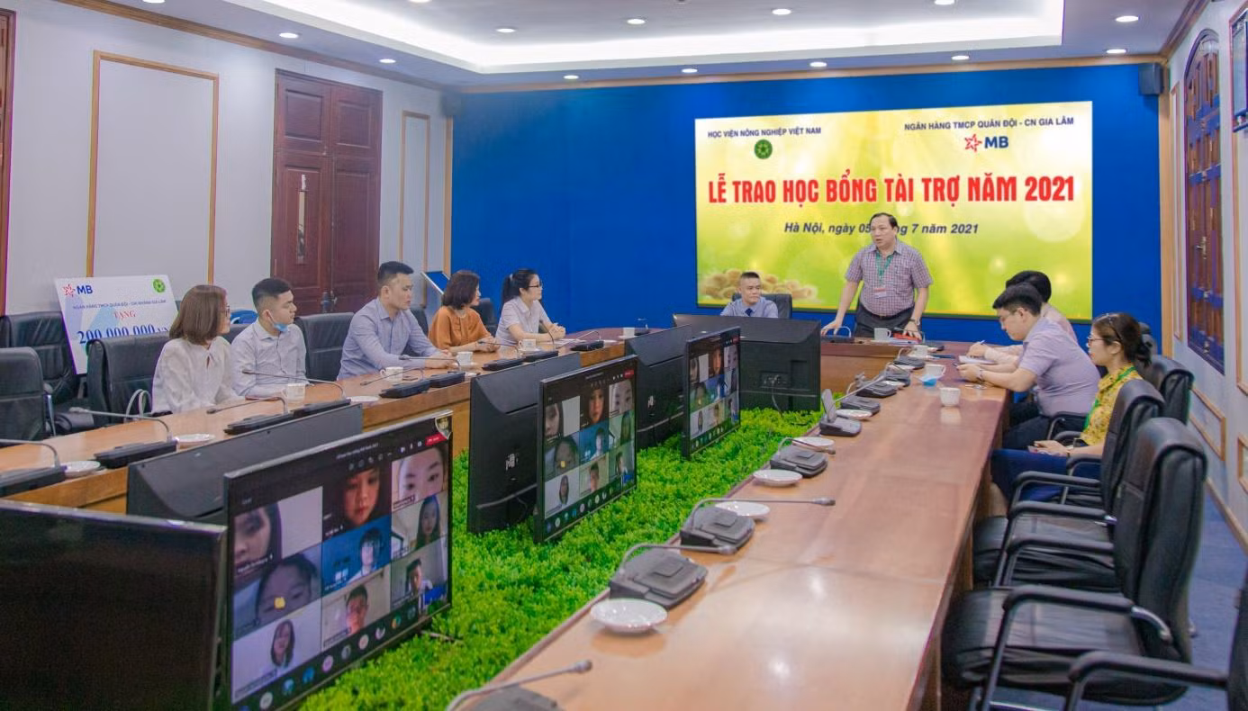 TS Vũ Ngọc Huyên - Phó Giám đốc Học viện phát biểu tại buổi lễ.