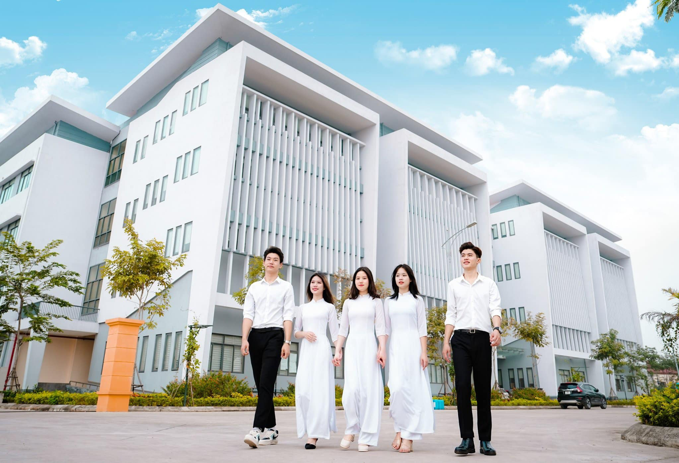 Giảng đường Trung tâm hiện đại. Giảng đường Trung tâm hiện đại.