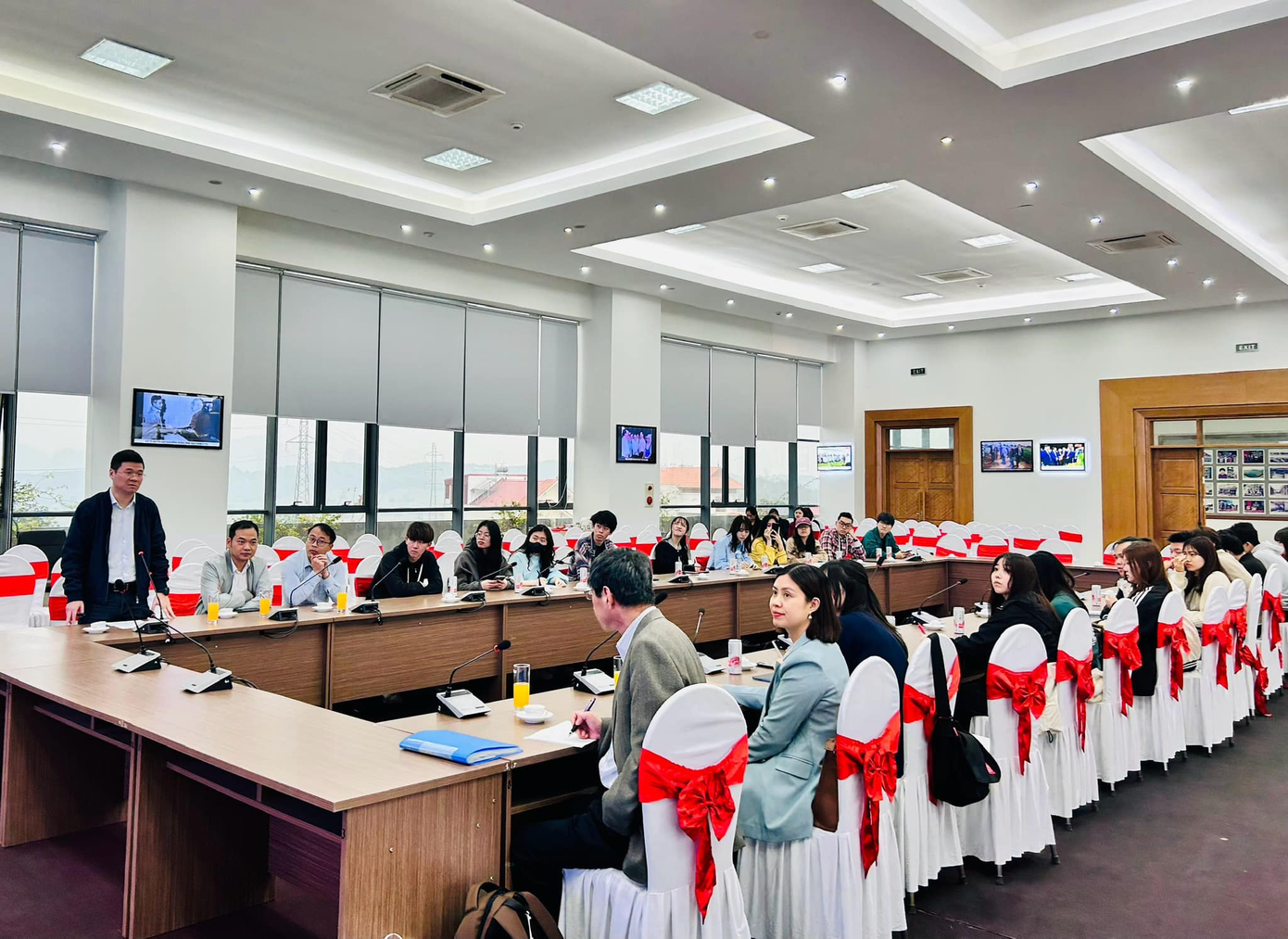 Seminar, hội thảo khoa học trong và ngoài nước. Seminar, hội thảo khoa học trong và ngoài nước.