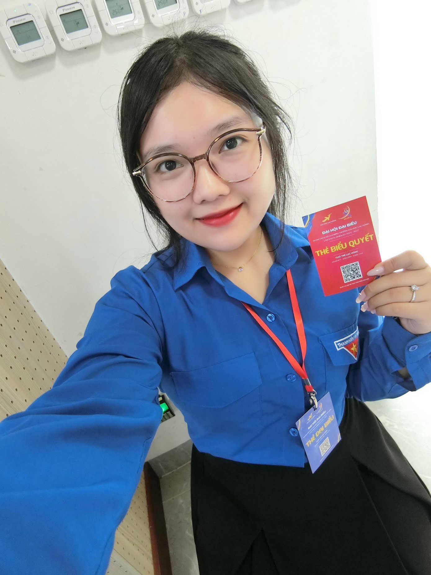 Phan Ngọc Thùy Trang (trường ĐH Lạc Hồng), cô gái đầy nghị lực – đã biến khó khăn thành động lực để theo đuổi giấc mơ đại học.